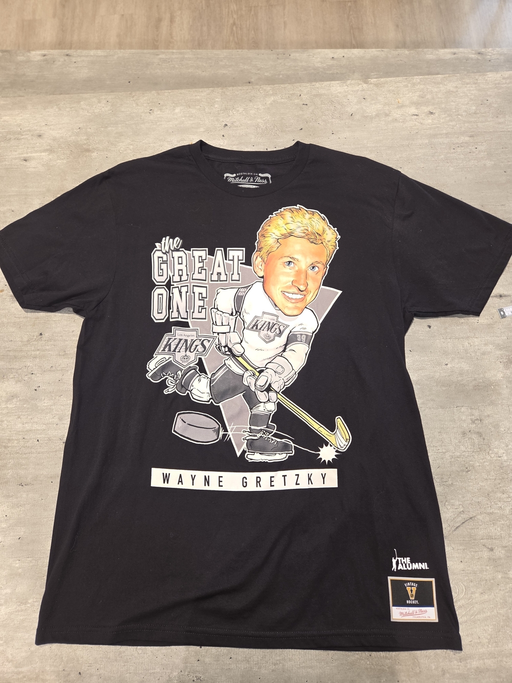 Mitchell & Ness Black Wayne Gretzky 'The Great One' Graphic Tee